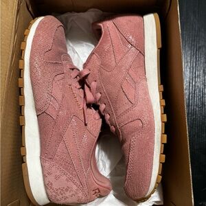 Women’s Reebok sneakers